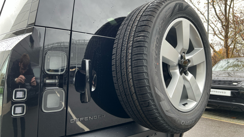 Land Rover Defender 3.0 D250 X-Dynamic SE 110 5dr Auto Diesel Estate